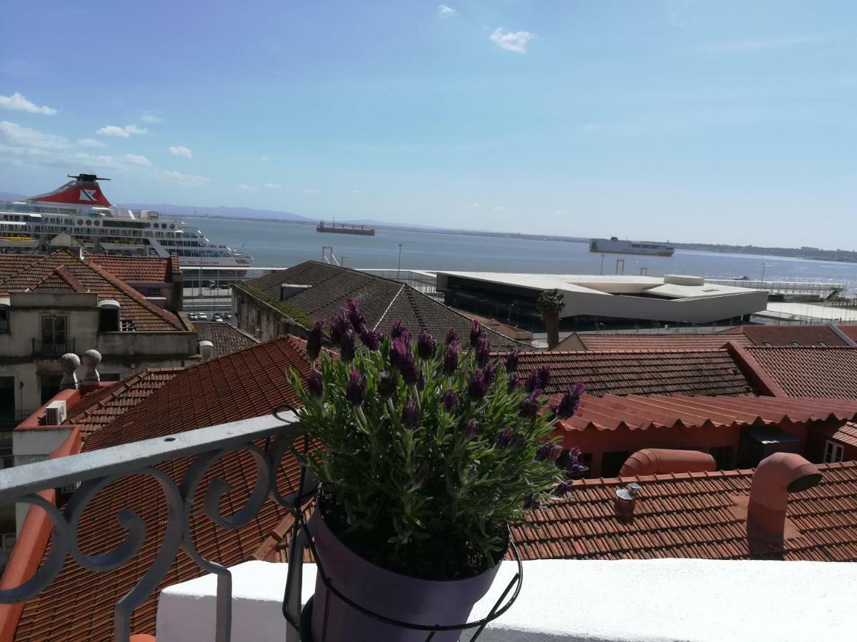 Little River View Triplex In Alfama Lisboa